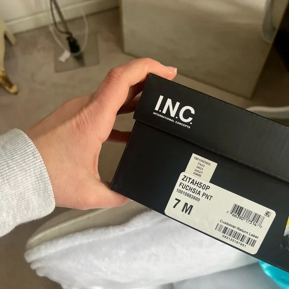 Pink High Heel Pumps - Picture 3 of 8